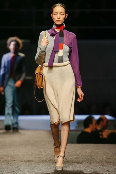 Look 28